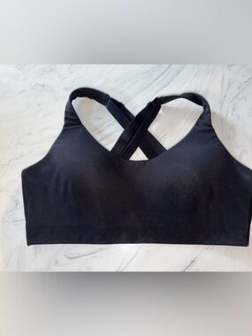 Old navy powersoft solid black sports bra criss cross strappy 38c high support